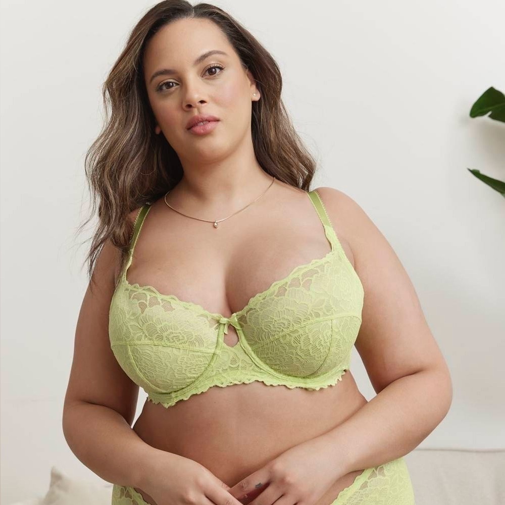 Pennington’s Femme Couture Green Lace Unlined Bra - Déesse Collection Size 44DD
